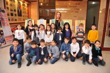 В Баку прошла выставка-конкурс детского рисунка, посвященная 8 марта (ФОТО)