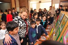 В Баку прошла выставка-конкурс детского рисунка, посвященная 8 марта (ФОТО)