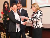 В Баку прошла выставка-конкурс детского рисунка, посвященная 8 марта (ФОТО)