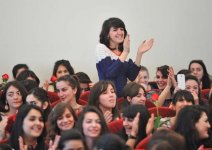 В Баку прошла выставка-конкурс детского рисунка, посвященная 8 марта (ФОТО)