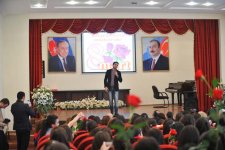 В Баку прошла выставка-конкурс детского рисунка, посвященная 8 марта (ФОТО)