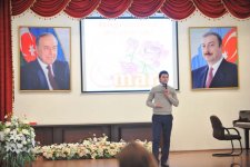 В Баку прошла выставка-конкурс детского рисунка, посвященная 8 марта (ФОТО)