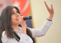 В Баку прошла выставка-конкурс детского рисунка, посвященная 8 марта (ФОТО)