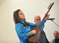 В Баку прошла выставка-конкурс детского рисунка, посвященная 8 марта (ФОТО)