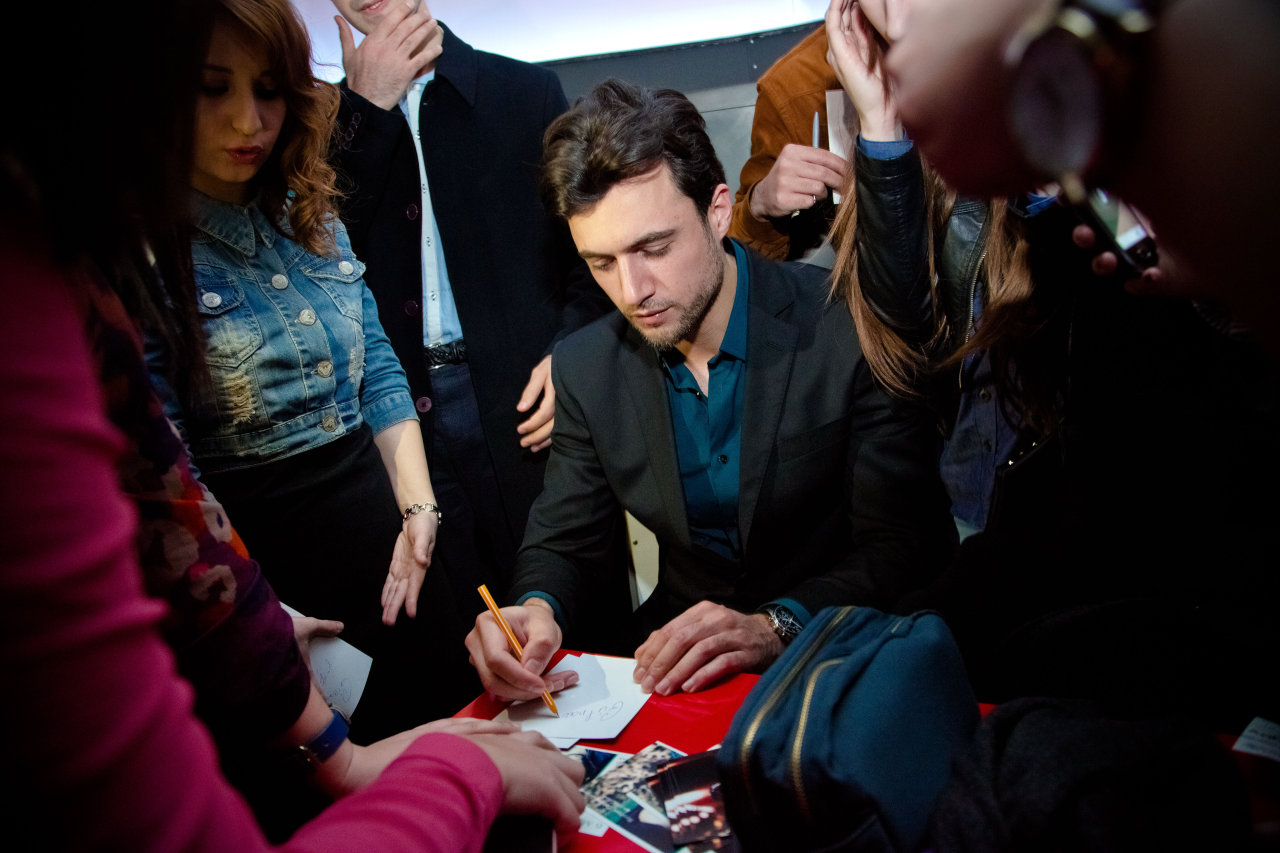 Победитель "The Best Model of the World" провел в Баку автограф-сессию  (ФОТО)