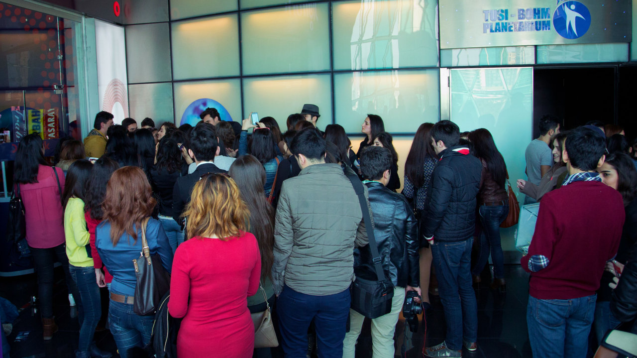 Победитель "The Best Model of the World" провел в Баку автограф-сессию  (ФОТО)