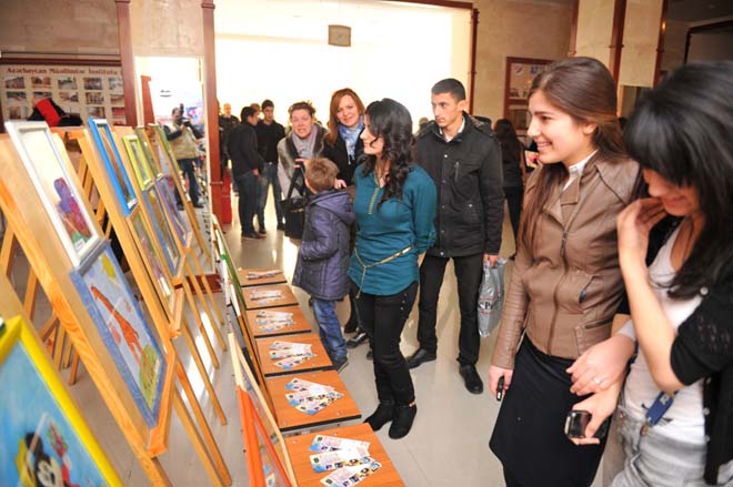 В Баку прошла выставка-конкурс детского рисунка, посвященная 8 марта (ФОТО)