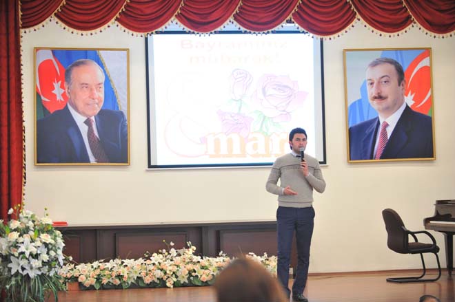 В Баку прошла выставка-конкурс детского рисунка, посвященная 8 марта (ФОТО)