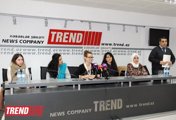 В Баку проходит II Международный форум молодых поэтесс (ФОТО)