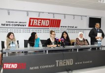 В Баку проходит II Международный форум молодых поэтесс (ФОТО)