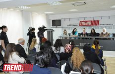 В Баку проходит II Международный форум молодых поэтесс (ФОТО)