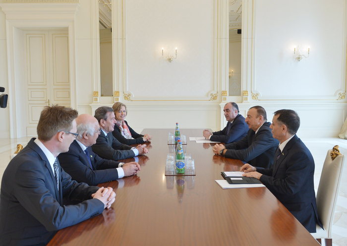 Президент Азербайджана принял экс-канцлера Германии