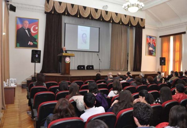 В Баку прошел вечер, посвященный творчеству народного поэта Джабира Новруза (ФОТО)