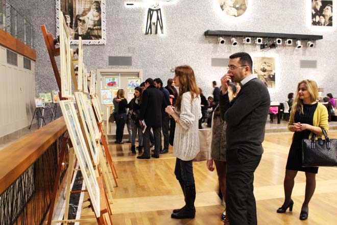 В Киноцентре Низами открылась благотворительная выставка "Лейкемия - не приговор" (ФОТО)