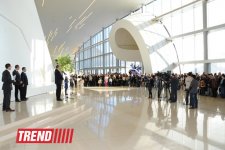 Лейла Алиева и Арзу Алиева приняли участие в открытии выставки "Легендарное оружие" в Центре Гейдара Алиева (ФОТО)