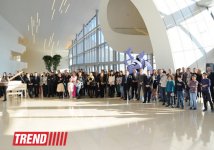 Лейла Алиева и Арзу Алиева приняли участие в открытии выставки "Легендарное оружие" в Центре Гейдара Алиева (ФОТО)