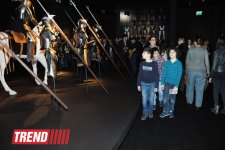 Лейла Алиева и Арзу Алиева приняли участие в открытии выставки "Легендарное оружие" в Центре Гейдара Алиева (ФОТО)