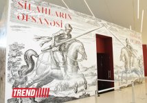 Лейла Алиева и Арзу Алиева приняли участие в открытии выставки "Легендарное оружие" в Центре Гейдара Алиева (ФОТО)