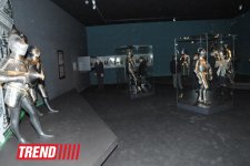 Лейла Алиева и Арзу Алиева приняли участие в открытии выставки "Легендарное оружие" в Центре Гейдара Алиева (ФОТО)