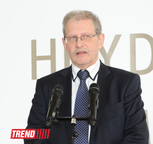 Лейла Алиева и Арзу Алиева приняли участие в открытии выставки "Легендарное оружие" в Центре Гейдара Алиева (ФОТО)