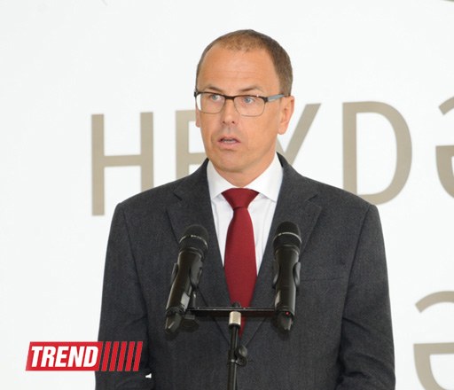 Лейла Алиева и Арзу Алиева приняли участие в открытии выставки "Легендарное оружие" в Центре Гейдара Алиева (ФОТО)