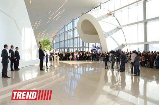 Лейла Алиева и Арзу Алиева приняли участие в открытии выставки "Легендарное оружие" в Центре Гейдара Алиева (ФОТО)