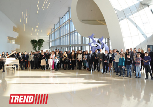 Лейла Алиева и Арзу Алиева приняли участие в открытии выставки "Легендарное оружие" в Центре Гейдара Алиева (ФОТО)