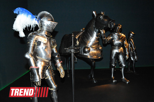 Лейла Алиева и Арзу Алиева приняли участие в открытии выставки "Легендарное оружие" в Центре Гейдара Алиева (ФОТО)