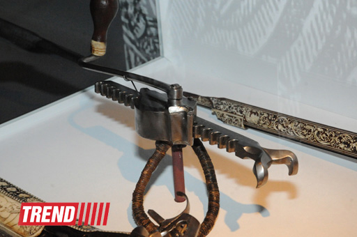 Лейла Алиева и Арзу Алиева приняли участие в открытии выставки "Легендарное оружие" в Центре Гейдара Алиева (ФОТО)