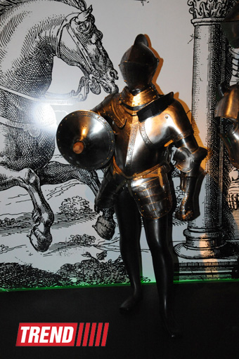 Лейла Алиева и Арзу Алиева приняли участие в открытии выставки "Легендарное оружие" в Центре Гейдара Алиева (ФОТО)