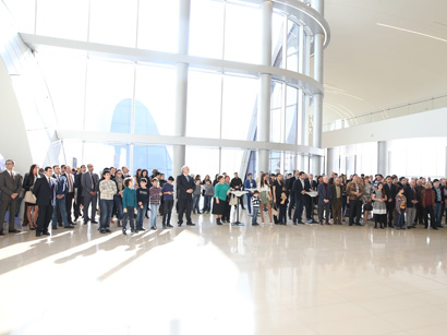 Лейла Алиева и Арзу Алиева приняли участие в открытии выставки "Легендарное оружие" в Центре Гейдара Алиева (ФОТО)