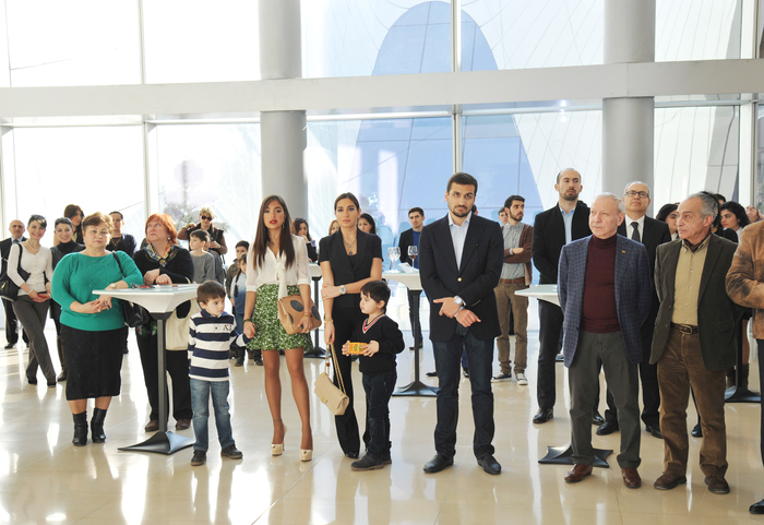 Лейла Алиева и Арзу Алиева приняли участие в открытии выставки "Легендарное оружие" в Центре Гейдара Алиева (ФОТО)