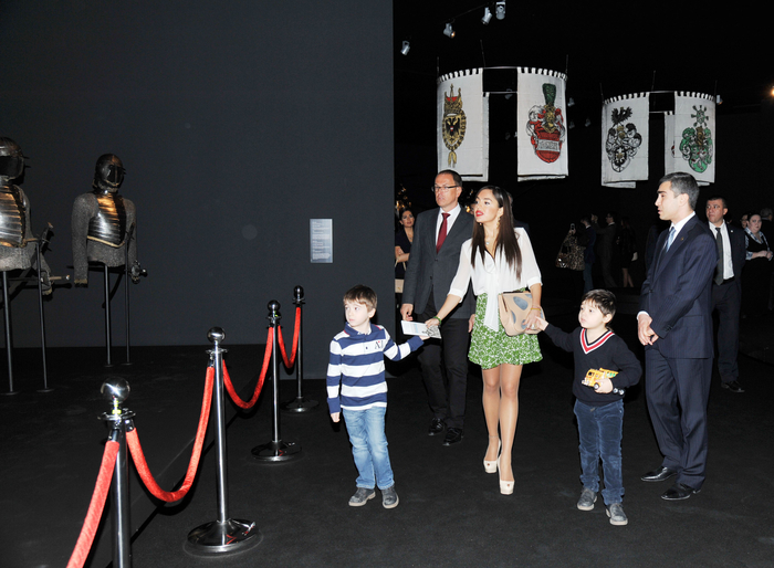 Лейла Алиева и Арзу Алиева приняли участие в открытии выставки "Легендарное оружие" в Центре Гейдара Алиева (ФОТО)