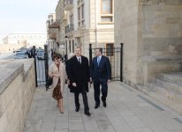 Президент Ильхам Алиев и его супруга ознакомились с новой музейной экспозицией в Комплексе Дворца Ширваншахов (ФОТО)