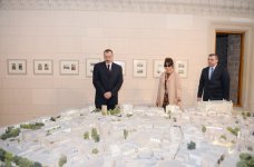 Президент Ильхам Алиев и его супруга ознакомились с новой музейной экспозицией в Комплексе Дворца Ширваншахов (ФОТО)