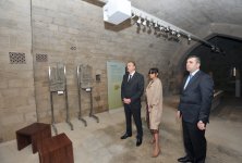Президент Ильхам Алиев и его супруга ознакомились с новой музейной экспозицией в Комплексе Дворца Ширваншахов (ФОТО)