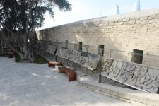 Президент Ильхам Алиев и его супруга ознакомились с новой музейной экспозицией в Комплексе Дворца Ширваншахов (ФОТО)