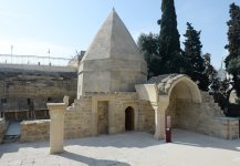 Президент Ильхам Алиев и его супруга ознакомились с новой музейной экспозицией в Комплексе Дворца Ширваншахов (ФОТО)