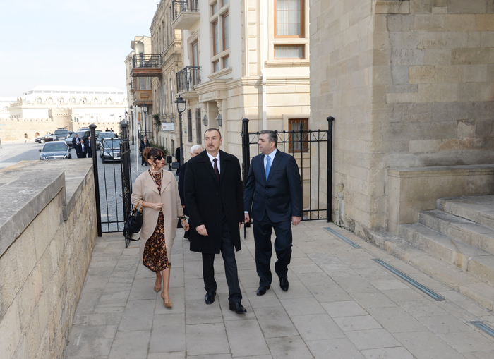 Президент Ильхам Алиев и его супруга ознакомились с новой музейной экспозицией в Комплексе Дворца Ширваншахов (ФОТО)