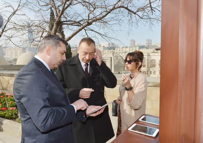 Президент Ильхам Алиев и его супруга ознакомились с новой музейной экспозицией в Комплексе Дворца Ширваншахов (ФОТО)