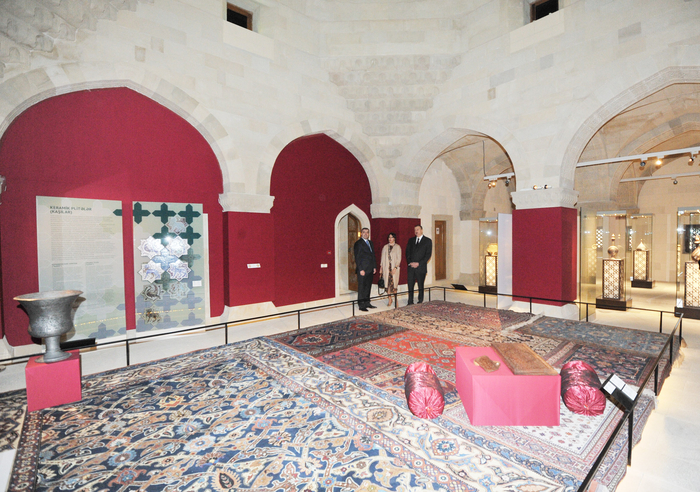 Президент Ильхам Алиев и его супруга ознакомились с новой музейной экспозицией в Комплексе Дворца Ширваншахов (ФОТО)