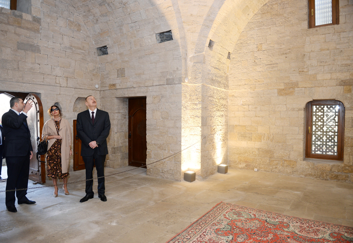 Президент Ильхам Алиев и его супруга ознакомились с новой музейной экспозицией в Комплексе Дворца Ширваншахов (ФОТО)