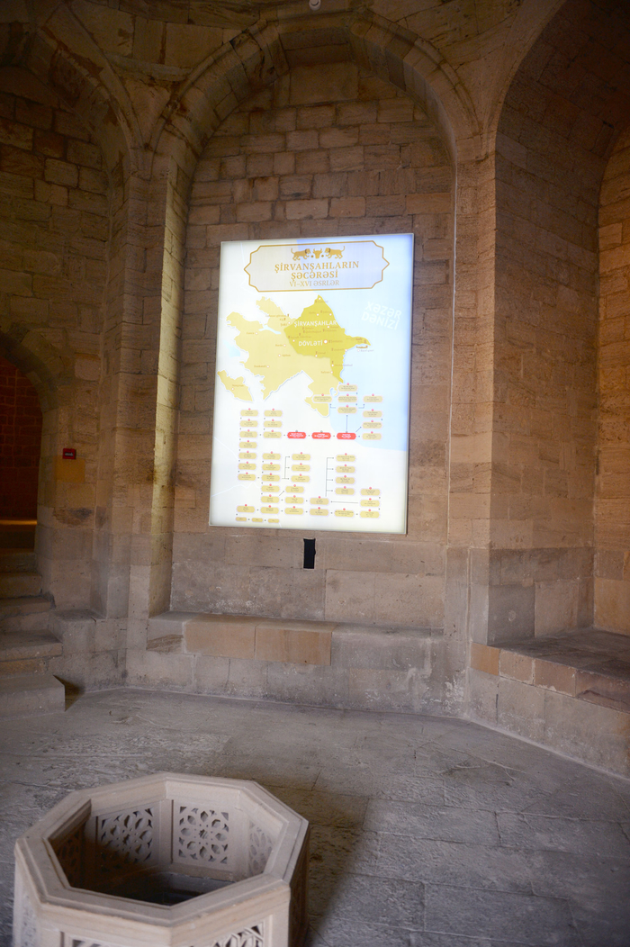 Президент Ильхам Алиев и его супруга ознакомились с новой музейной экспозицией в Комплексе Дворца Ширваншахов (ФОТО)