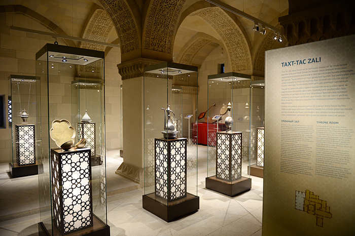 Президент Ильхам Алиев и его супруга ознакомились с новой музейной экспозицией в Комплексе Дворца Ширваншахов (ФОТО)