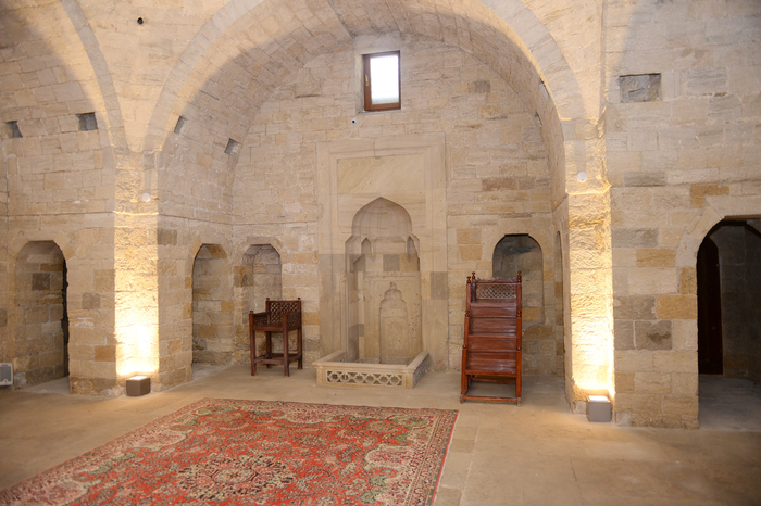 Президент Ильхам Алиев и его супруга ознакомились с новой музейной экспозицией в Комплексе Дворца Ширваншахов (ФОТО)