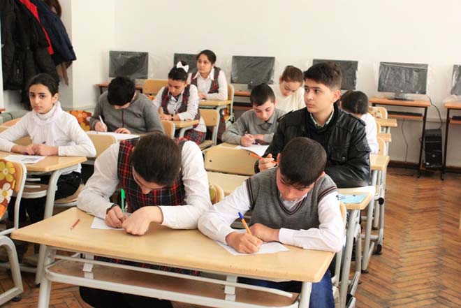 В Азербайджане проходит республиканская Олимпиада по русскому языку и литературе (ФОТО)