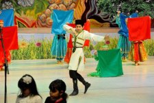 Топпуш-баджы порадовала детей "Весенней сказкой" (ФОТО)