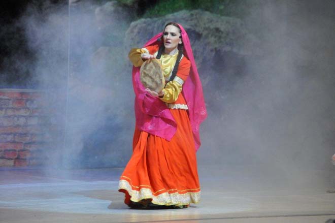 Топпуш-баджы порадовала детей "Весенней сказкой" (ФОТО)