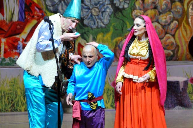 Топпуш-баджы порадовала детей "Весенней сказкой" (ФОТО)