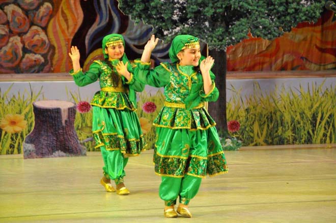 Топпуш-баджы порадовала детей "Весенней сказкой" (ФОТО)